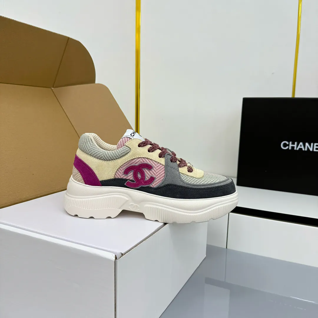 👟👟Ex-factory price 620👟👟 Chanel bread shoes ~ original calfskin panda shoes Chanel 25C latest hot style panda black and white sports shoes casual sneakers Xiaoxiang hot item classic black and white panda color coco girls must pay Fabric: original custom mixed sheepskin lining: original imported breathable mesh lining outsole: Original molded rubber + TPU combination Size: Women's 35-41